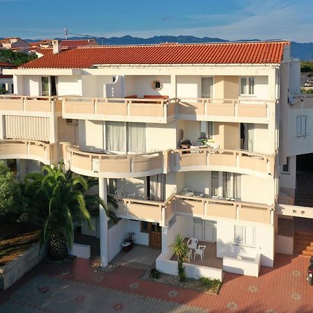 נובליה Apartments Tomy מראה חיצוני תמונה