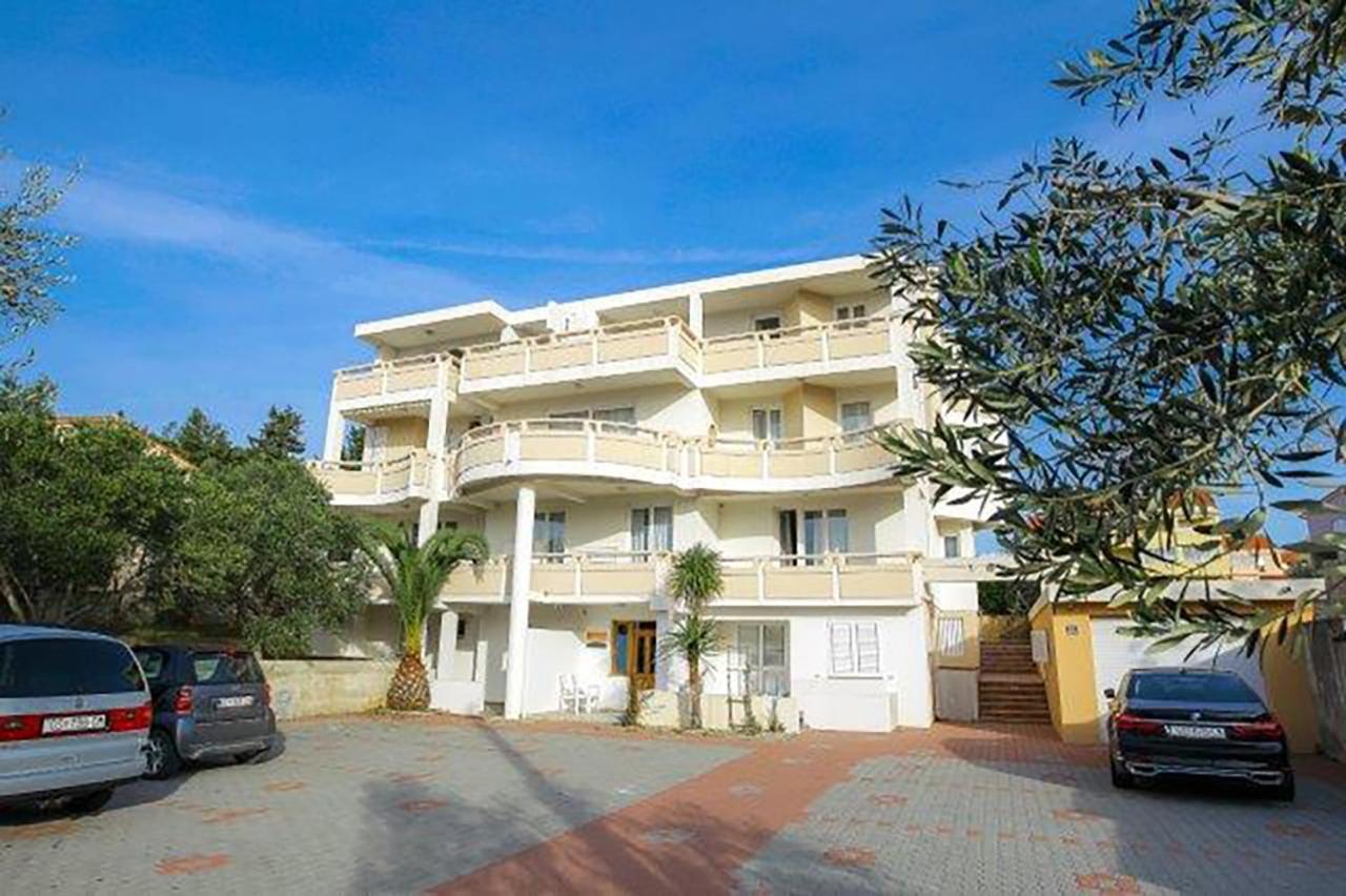 נובליה Apartments Tomy מראה חיצוני תמונה