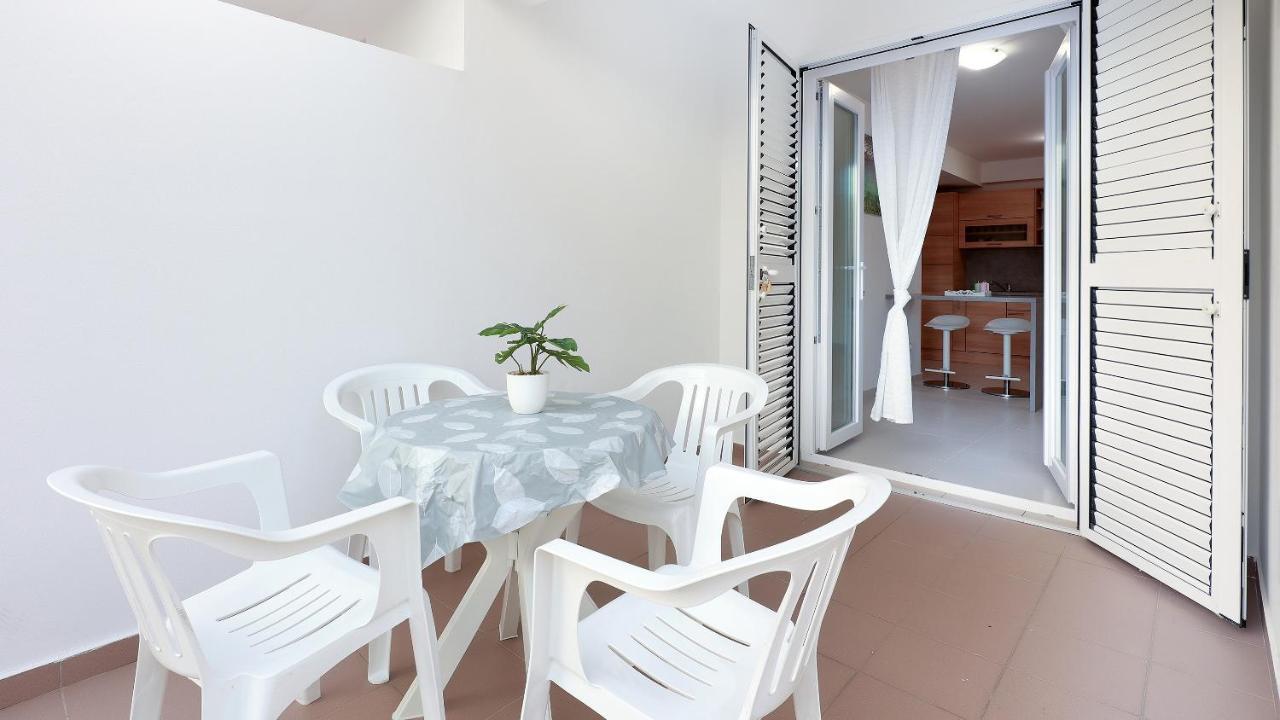נובליה Apartments Tomy מראה חיצוני תמונה