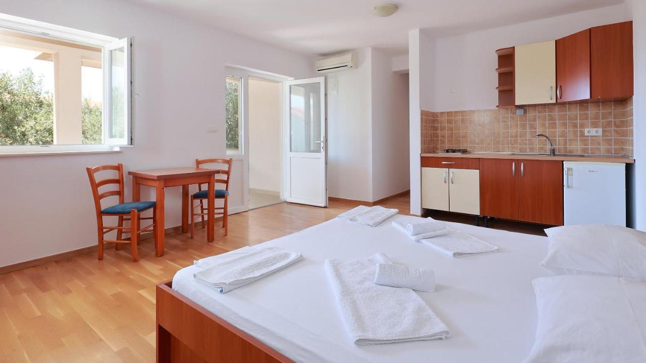נובליה Apartments Tomy מראה חיצוני תמונה