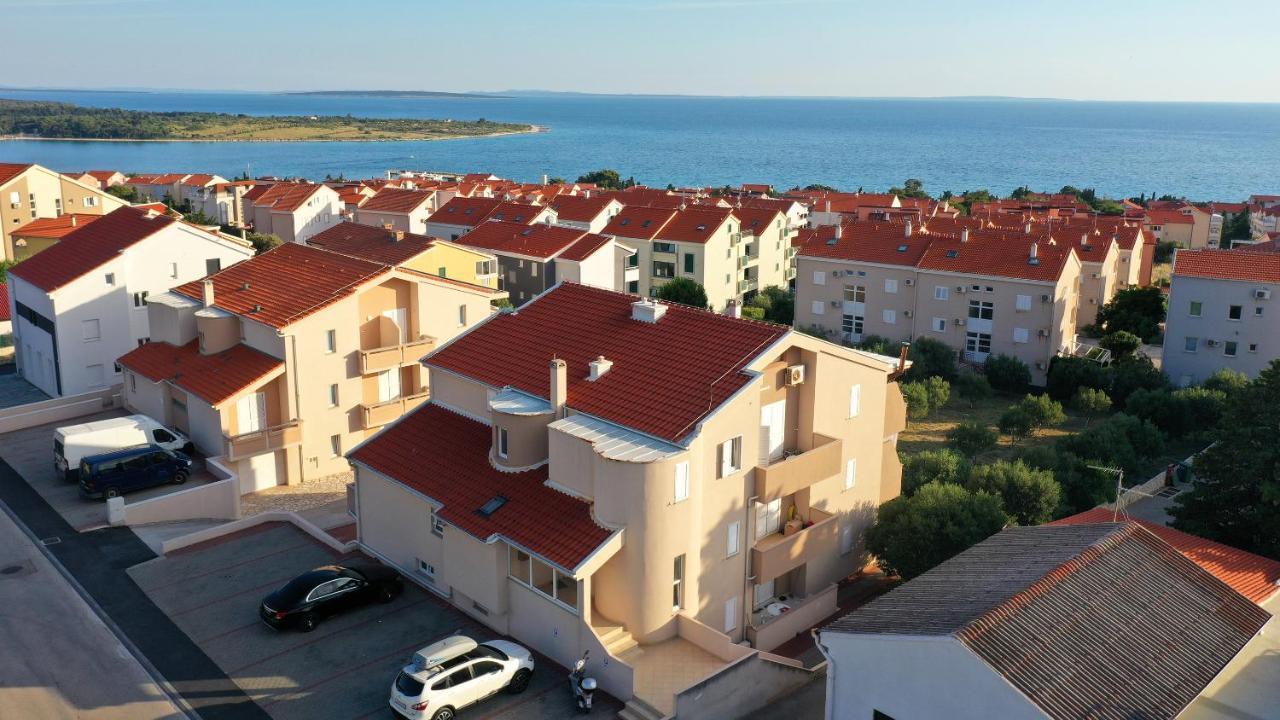 נובליה Apartments Tomy מראה חיצוני תמונה