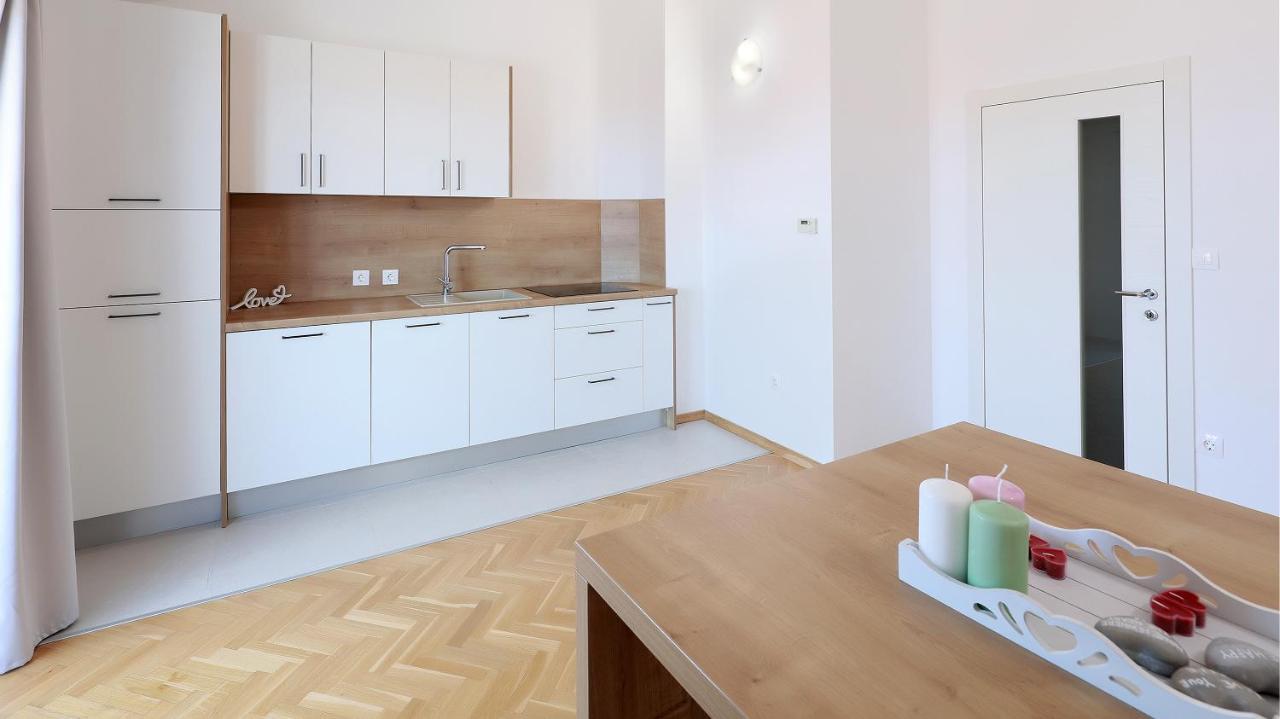 נובליה Apartments Tomy מראה חיצוני תמונה