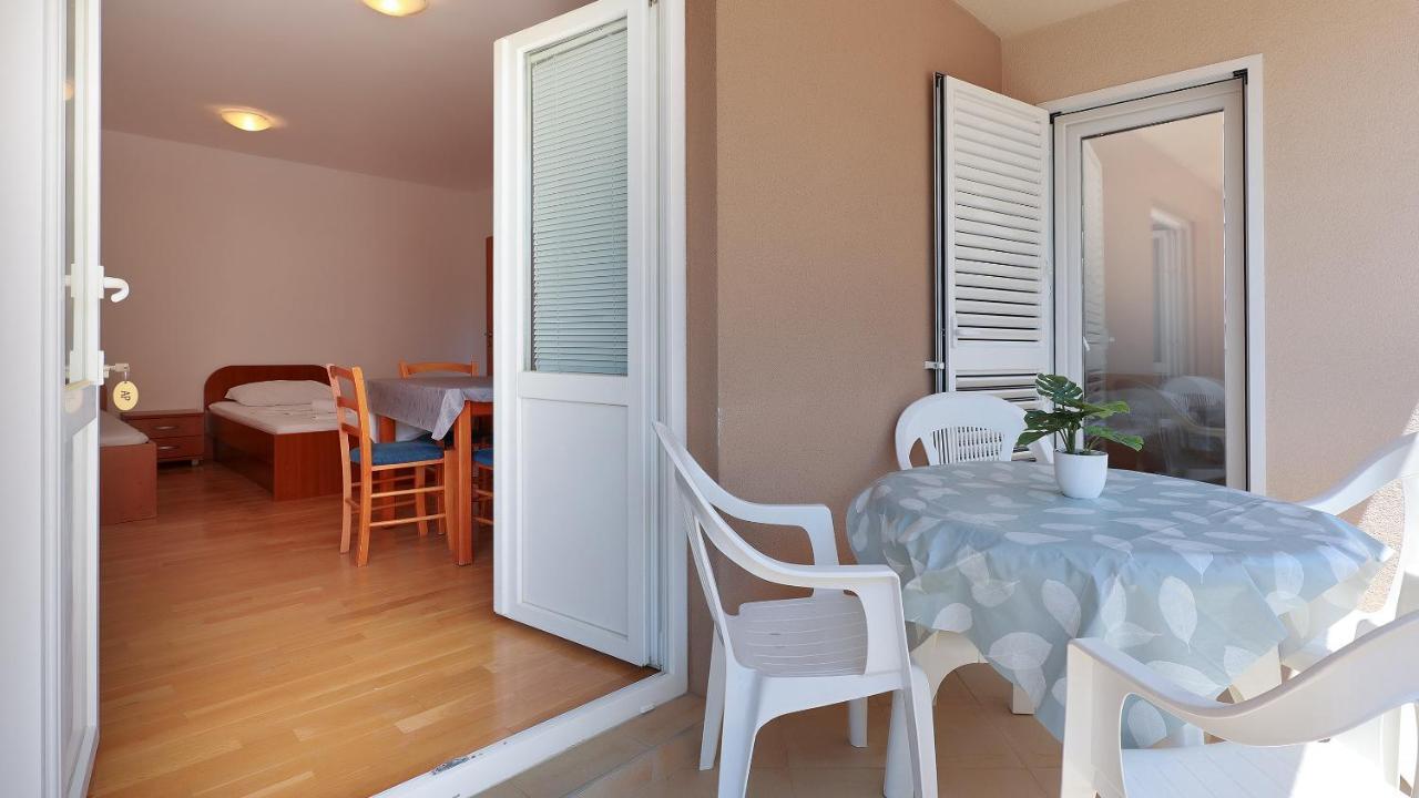 נובליה Apartments Tomy מראה חיצוני תמונה