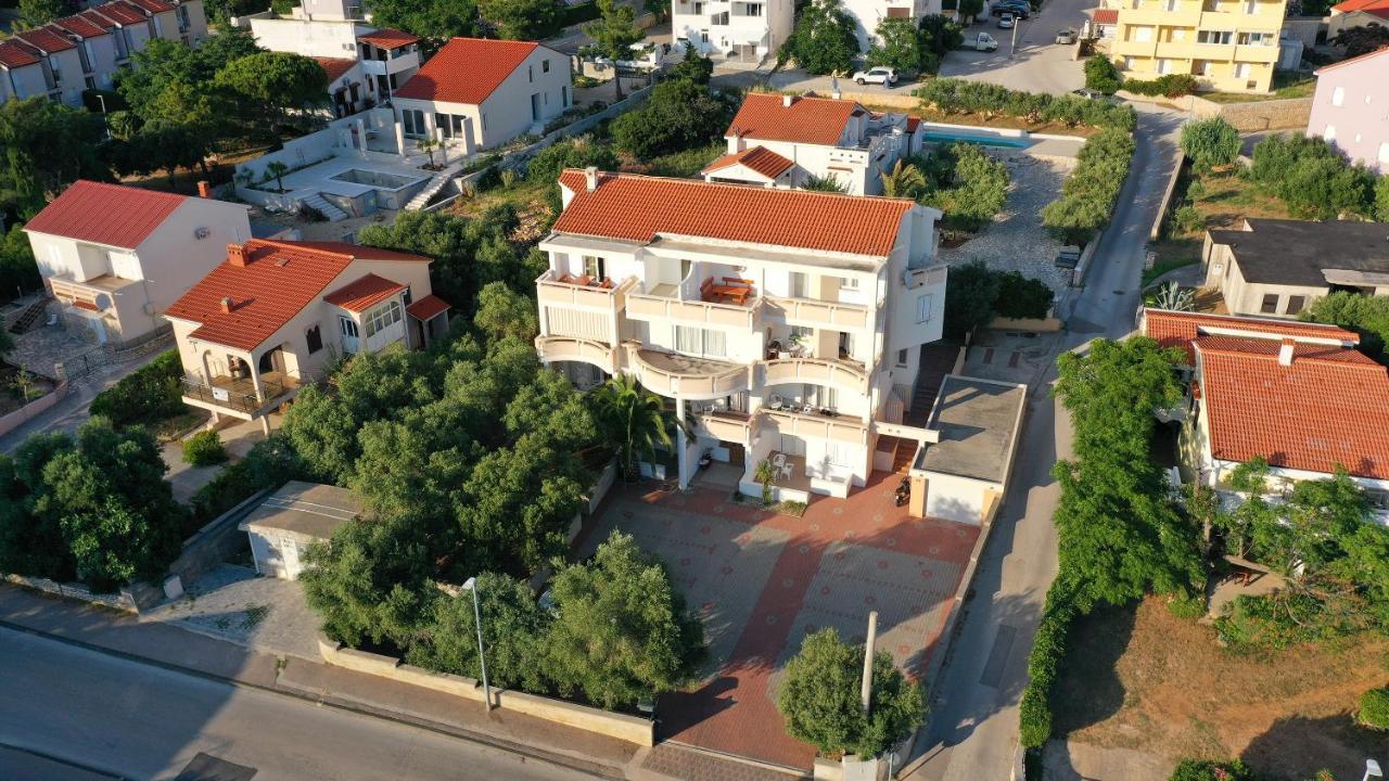 נובליה Apartments Tomy מראה חיצוני תמונה