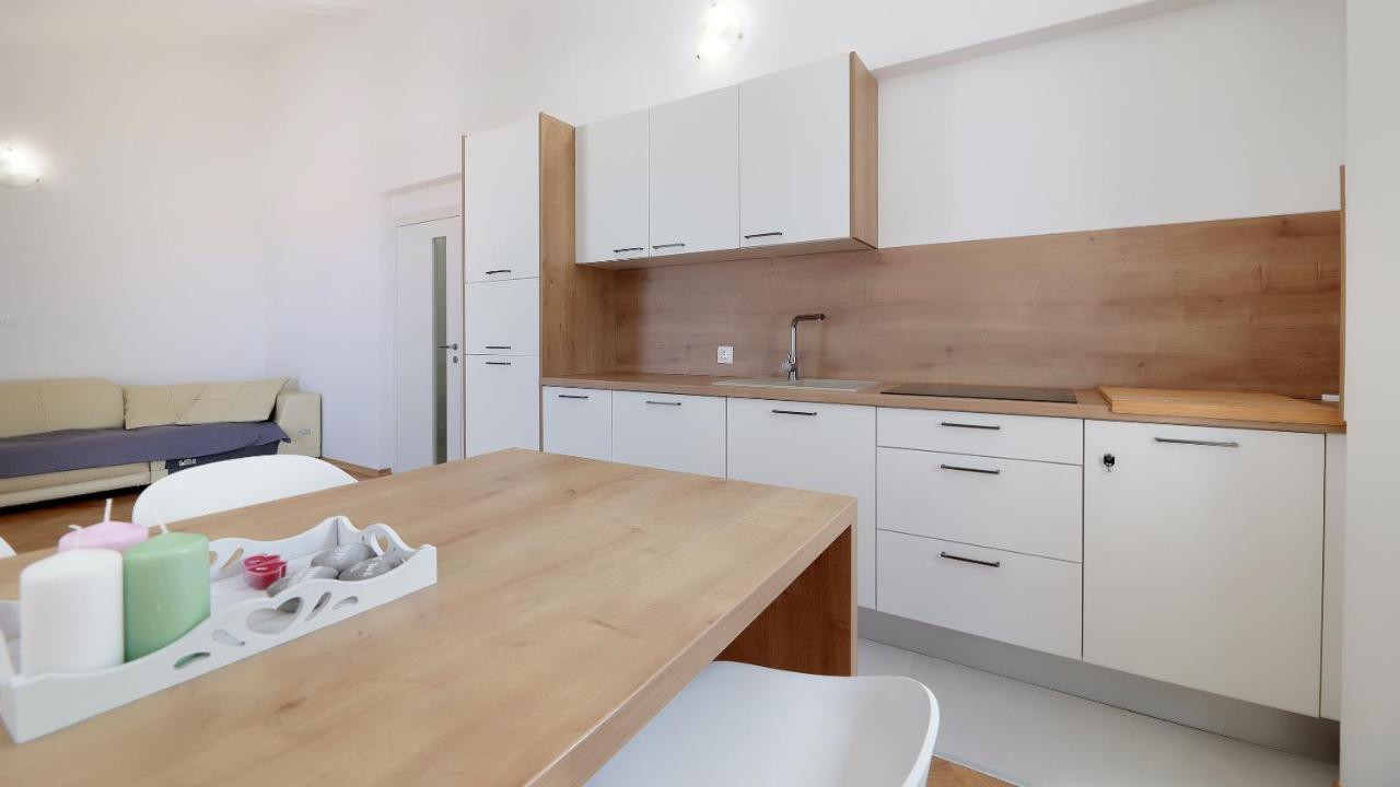 נובליה Apartments Tomy מראה חיצוני תמונה