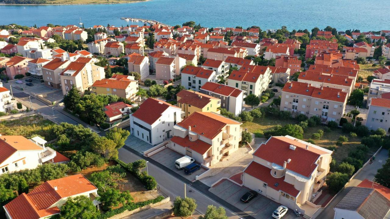 נובליה Apartments Tomy מראה חיצוני תמונה