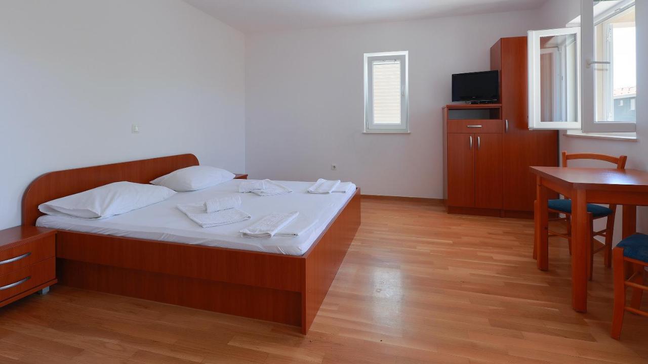 נובליה Apartments Tomy מראה חיצוני תמונה