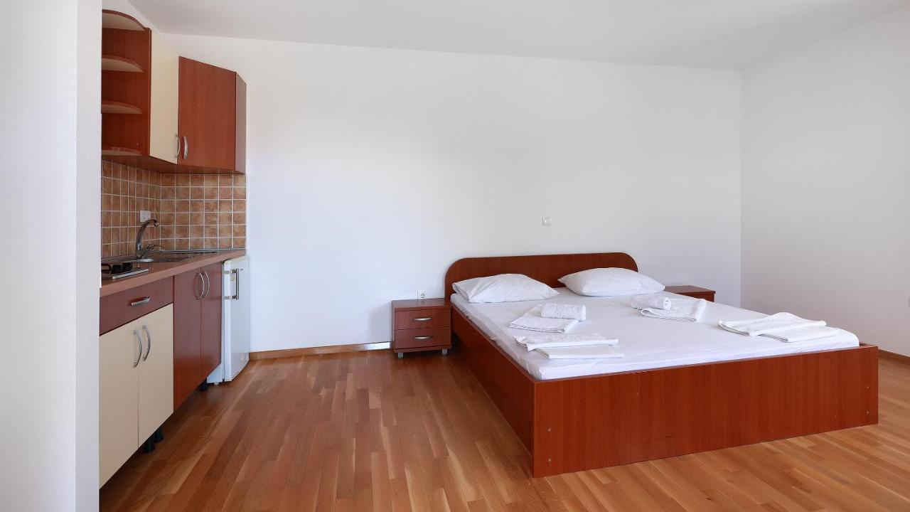 נובליה Apartments Tomy מראה חיצוני תמונה