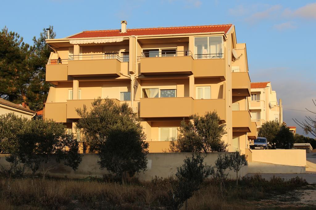 נובליה Apartments Tomy מראה חיצוני תמונה